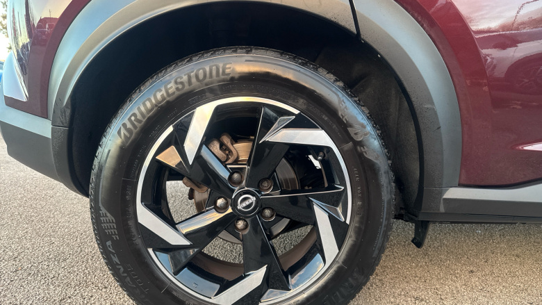 Nissan Juke 1.0 DiG-T 114 N-Connecta 5dr DCT Petrol Hatchback